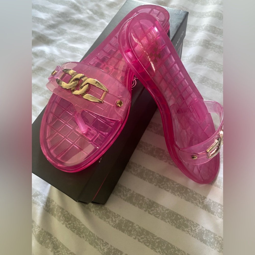 New Vince Camuto size 7 Translucent Slides